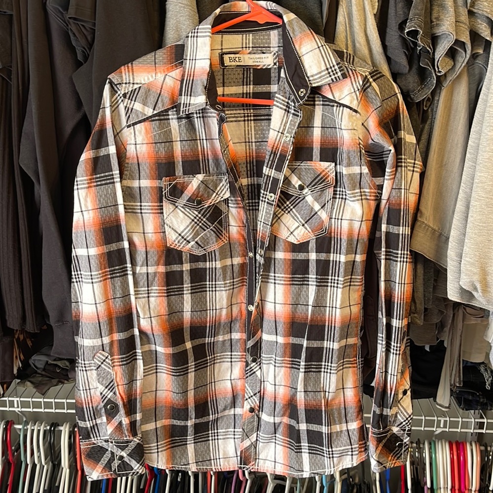 Long sleeve Buckle men’s Tailored shirt.